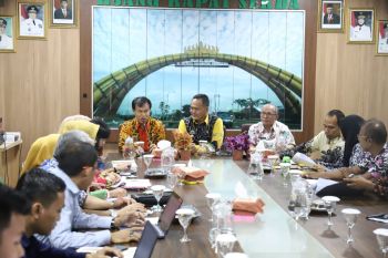 Wabup Pringsewu terima audensi tim program kartu petani berjaya