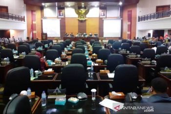 Gubernur berikan jawaban atas hak interpelasi, banyak kursi dewan yang kosong
