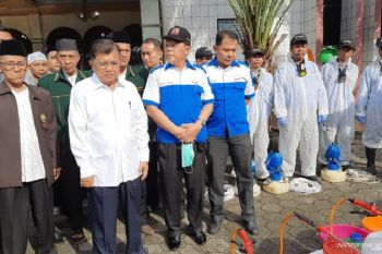 Jusuf Kalla luncurkan Gerakan Semprot Disinfektan 10.000 Masjid