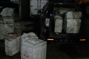 Bea Cukai Sumut amankan 56 bal pakaian impor ilegal