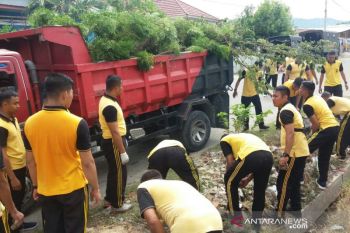 Polda Sulteng ajak masyarakat bersihkan lingkungan cegah orona.
