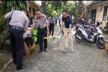 Gelar gerakan bersih antisipasi COVID-19 di Batang
