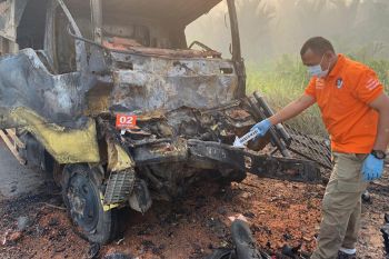 Satlantas olah TKP pengendara tewas terpanggang usai tabrakan