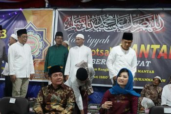 Gubernur ajak masyarakat berdoa agar  terhindar COVID-19