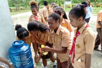 Polres Keerom ajak siswa SMK hidup sehat cegah corona