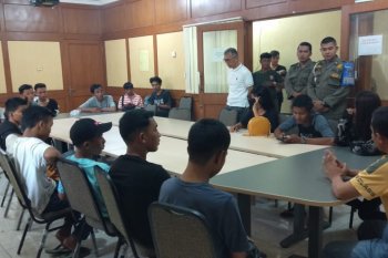 Satpol PP amankan 22 remaja yang diduga akan tawuran