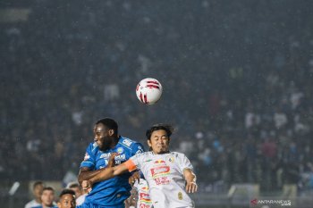 Pemenuhan protokol COVID-19 cukup merepotkan perjalanan para pemain asing Persib kembali ke Bandung