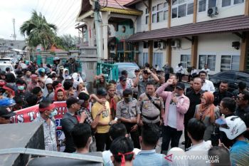 Buronan korupsi, mahasiswa sarankan hakim tolak praperadilan Plt Bupati