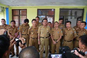 Bupati Pesisir Barat ajak masyarakat menjaga pola hidup bersih