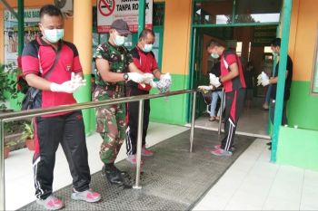 Fasilitas kesehatan di desa pun dibersihkan cegah Covid-19