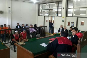 Penyelundup puluhan ribu lobster didenda Rp1 miliar