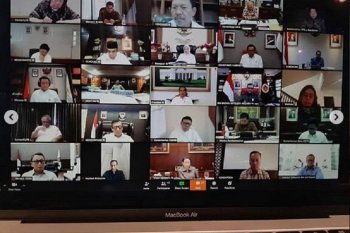 Erick Thohir menilai rapat kabinet jarak jauh bisa cegah penyebaran COVID-19