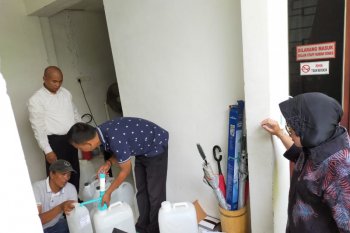 Cara Wali Kota Risma lawan COVID-19 di Surabaya