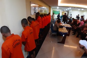 Polda Sumatera Barat tangkap 20 penambang emas ilegal di Sijunjung