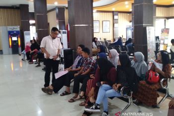 Akan beli alat pengecekan suhu, Payakumbuh ukur suhu tubuh warga di MPP