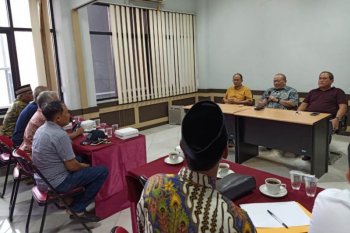 Ketua DPD La Nyalla siap berikan solusi nasib pedagang Pasar Turi