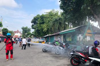 BPBD DIY semprotkan disinfektan di tempat publik cegah COVID-19