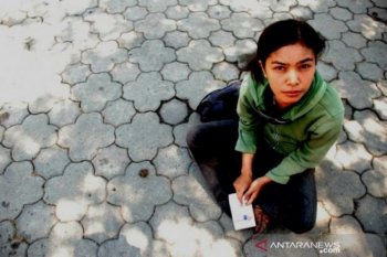 Bergotong royong melawan COVID-19 dari rumah
