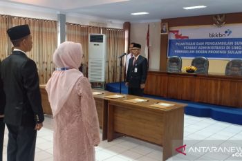 Kepala BKKBN Sultra lantik delapan pejabat administrator