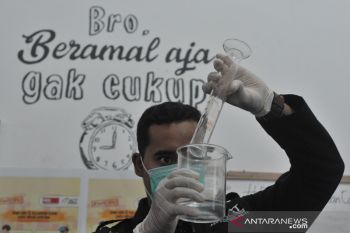 Hand Sanitizer buatan ACT Sumsel