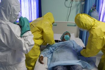 Lantamal VI simulasikan cara evakuasi terduga terinfeksi COVID-19