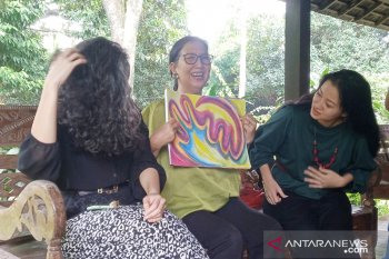 Pasien COVID-19 asal Depok tenangkan pikiran dengan melukis hingga sembuh