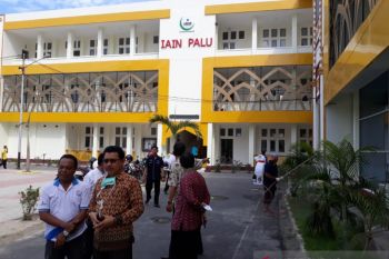 Pemprov Sulteng semprot desinfektan di IAIN cegah penyebaran COVID-19