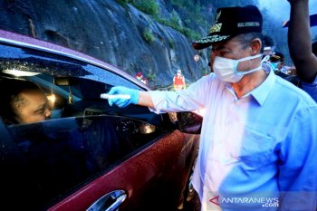 Wagub Sumbar cegat semua kendaraan dari Pekanbaru