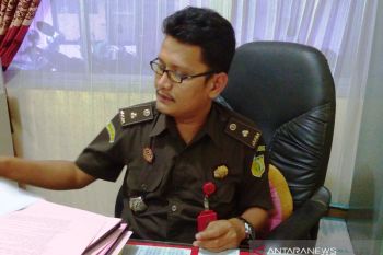 Polisi serahkan tersangka dugaan penggelapan puluhan unit truk ke jaksa