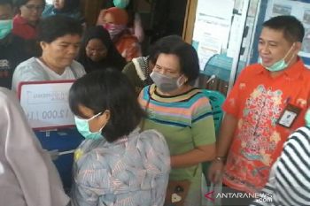 Bulog operasi pasar disambut positif warga Palu