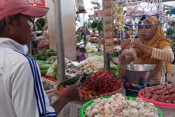 Harga kebutuhan masyarakat di Purwokerto bertahan tinggi