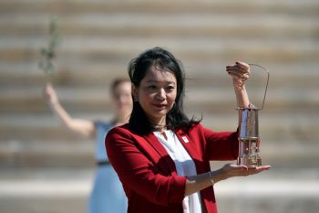 Api Olimpiade diterbangkan dari Yunani ke  Jepang Jumat