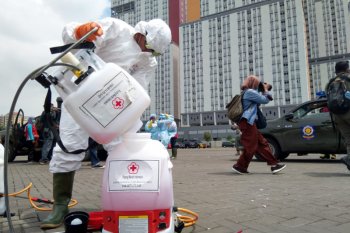 Wisma Atlet Kemayoran mulai disemprot disinfektan