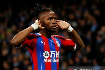 Wilfried Zaha menawarkan akomodasi gratis untuk petugas kesehatan