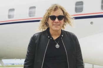 Keyboardis Bon Jovi terinfeksi virus corona