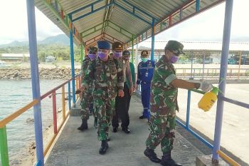 Cegah Corona, Kodim 1628/SB semprot disinfektan di Pelabuhan Benete