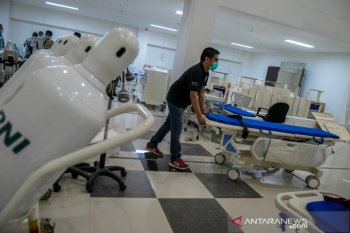 Presiden Jokowi meninjau RS Darurat COVID-19 Wisma Atlet Kemayoran