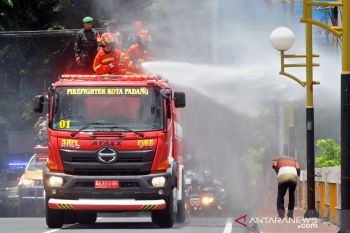 PENYEMPROTAN DISINFEKTAN DI PADANG