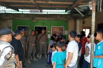 Wah, Satpol PP Payakumbuh dapati 50 anak sekolah main di warnet