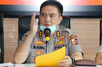 Polri bubarkan sejumlah kegiatan kerumunan warga