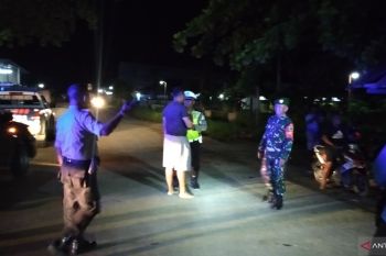 Satgas COVID-19 berpatroli imbau masyarakat tidak keluar rumah