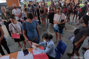 Foreigners asked to apply for onshore visas by Sept 20