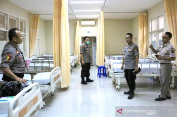 RS Bhayangkara Mataram menyiapkan ruang isolasi pasien suspect COVID-19