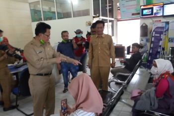 Disdukcapil Agam layani dokumen kependudukan ke kecamatan antisipasi COVID-19