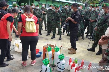 Kodim Manokwari melatih prajurit meramu cairan disinfektan