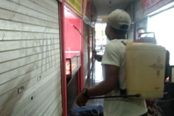 Penyemprotan disinfektan sasar seluruh pasar tradisional di Kabupaten Gowa