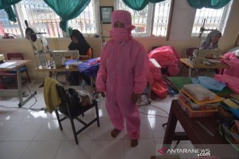Hadapi COVID-19, SMKN 5 bantu produksi APD