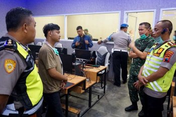 Bupati Banyumas instruksikan bubarkan kerumunan massa untuk cegah COVID-19