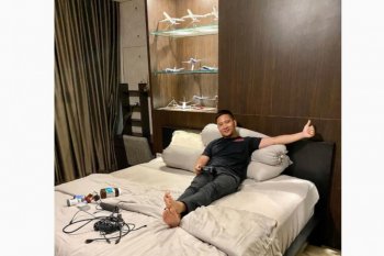 Kisah dua selebritas melawan virus corona