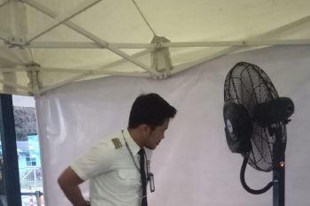 Bandara Frans Kaisiepo Biak pasang bilik disinfektan cegah penyebaran COVID-19